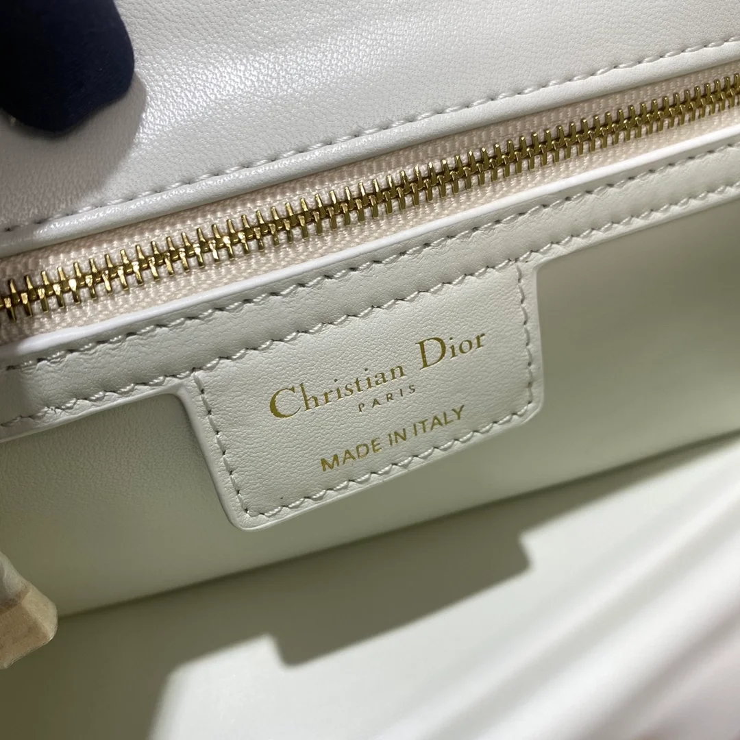 디올 레이디 까나쥬 라떼 스몰 백 화이트