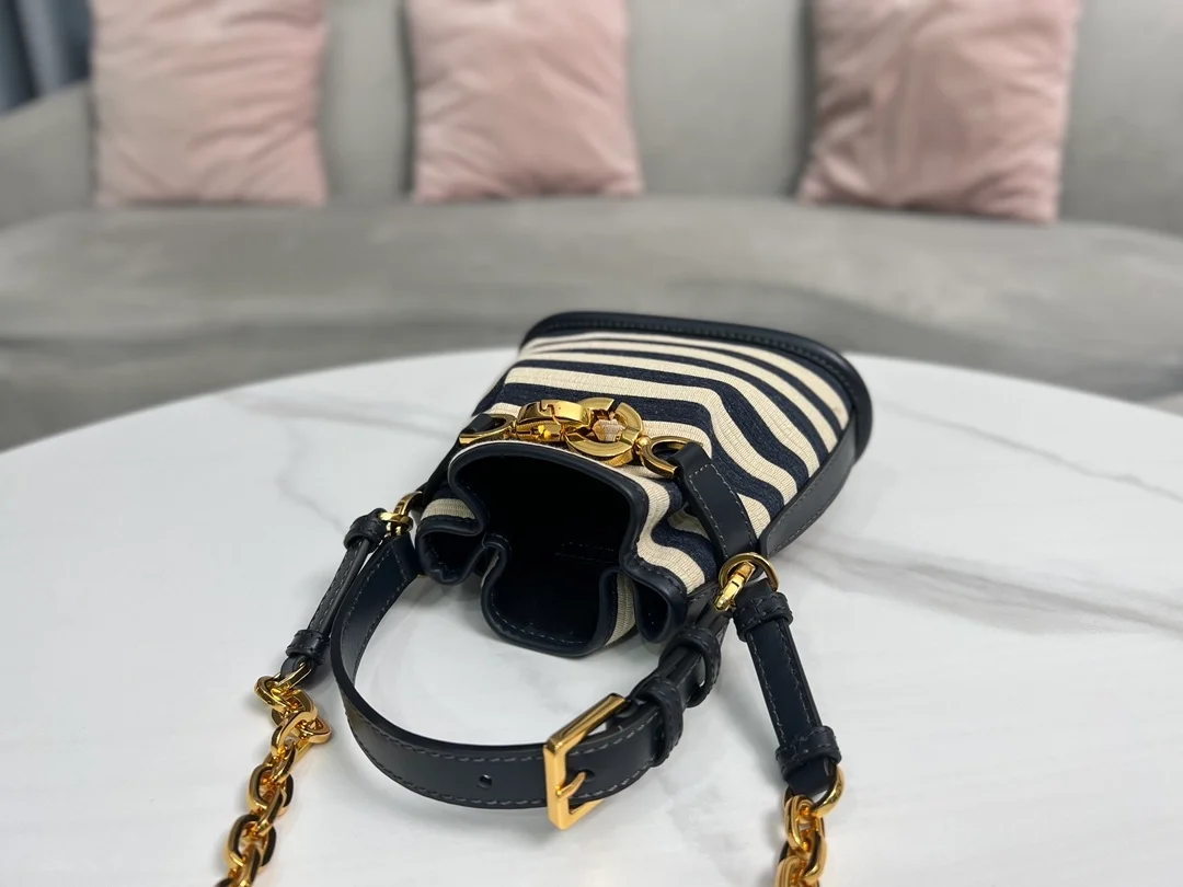 디올 C'EST 내추럴 데님 블루 스몰 백