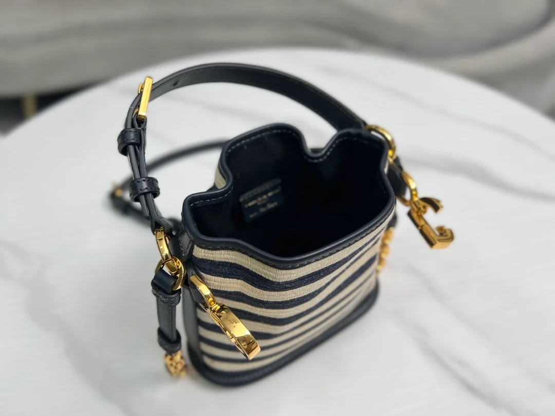 디올 C'EST 내추럴 데님 블루 스몰 백