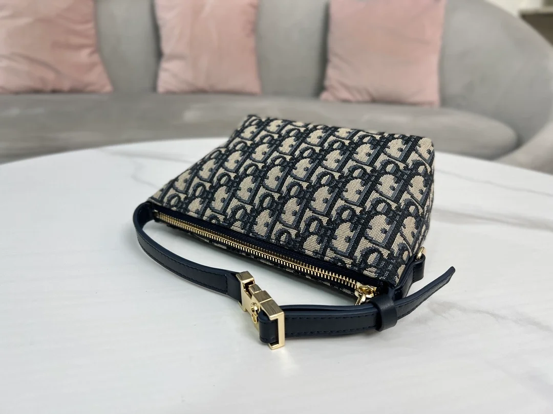 디올 트레블 노마드 스몰 파우치