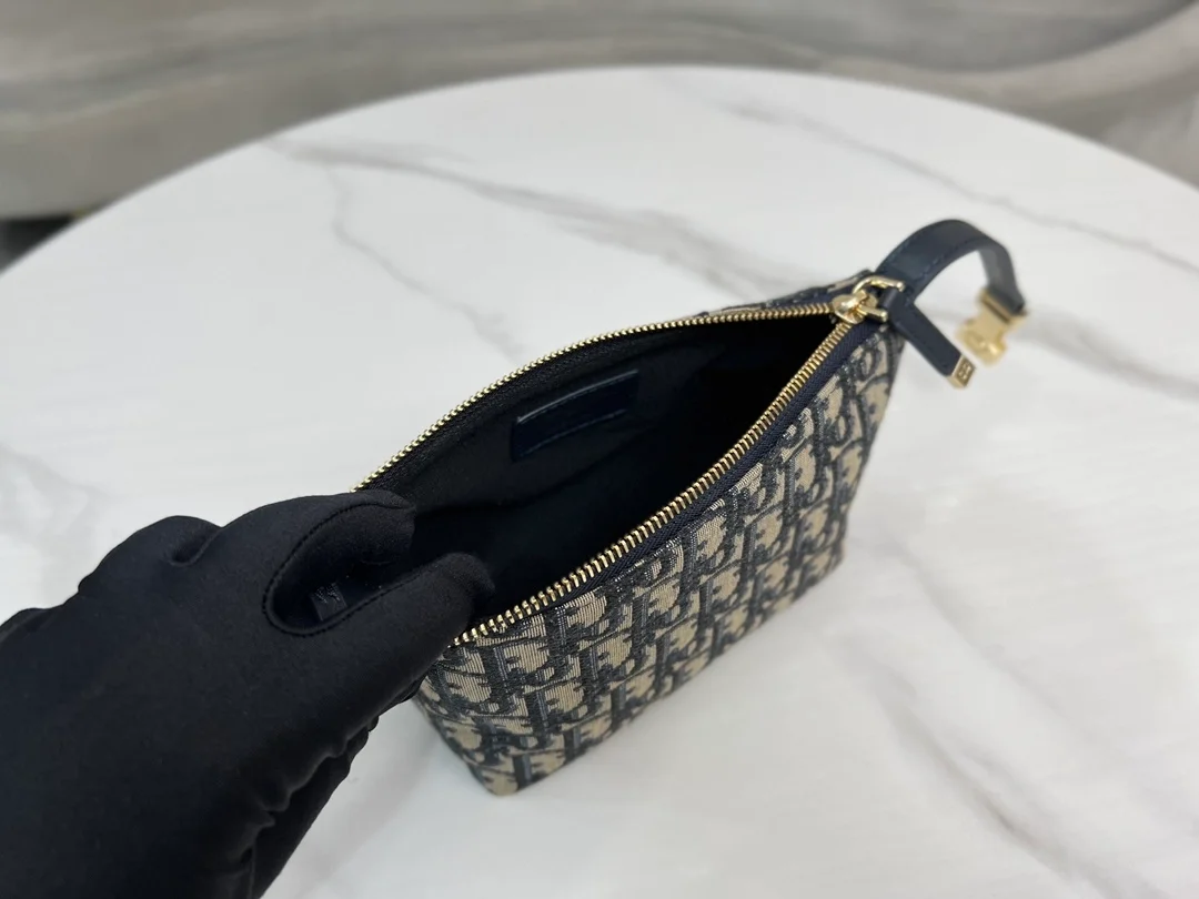 디올 트레블 노마드 스몰 파우치