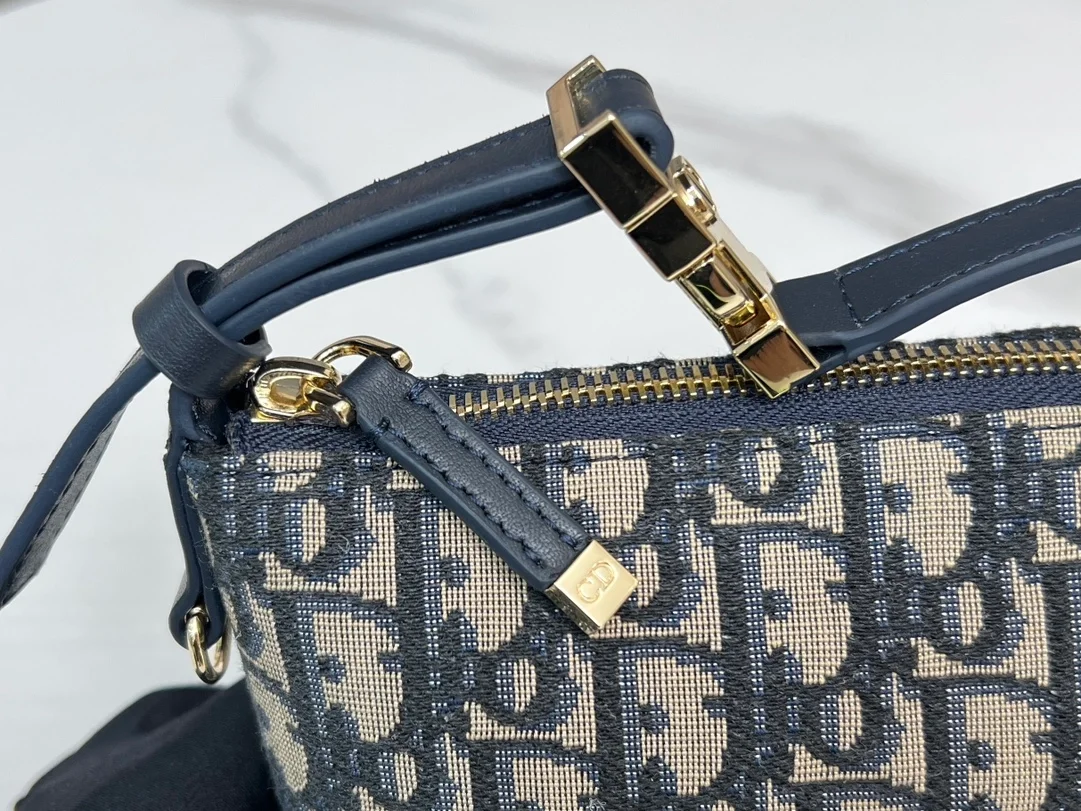 디올 트레블 노마드 스몰 파우치