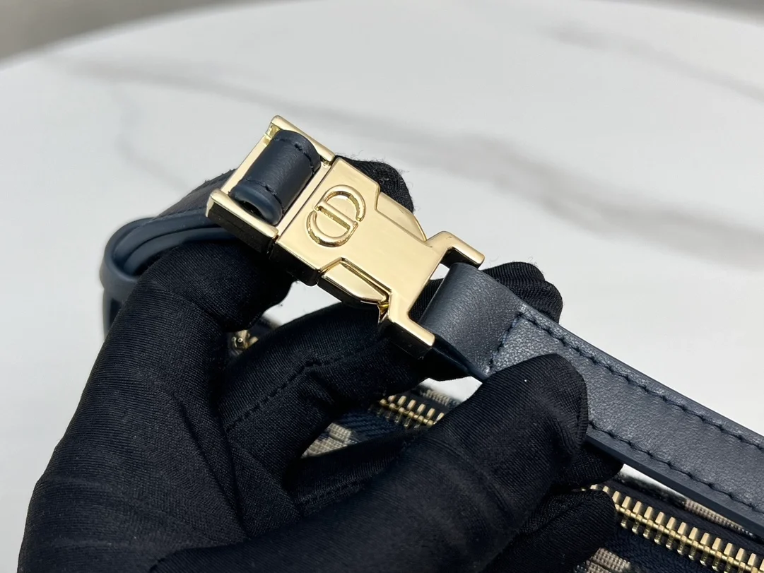 디올 트레블 노마드 스몰 파우치