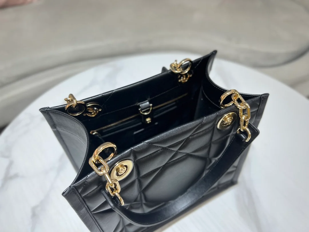 디올 에센셜 토트 백 블랙