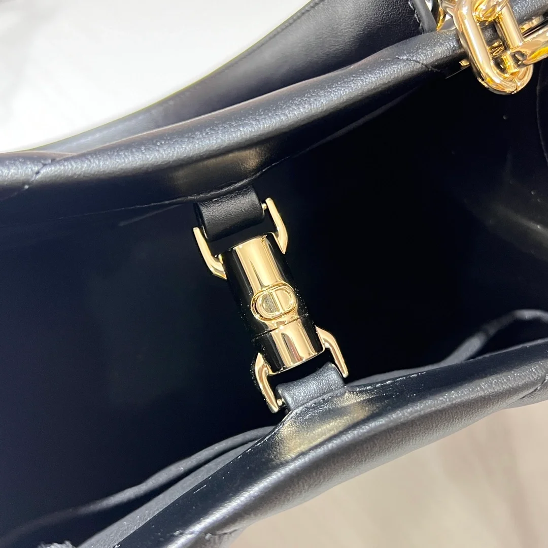 디올 에센셜 토트 백 블랙