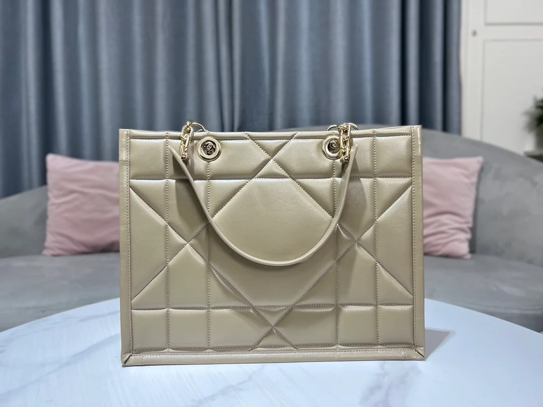 디올 에센셜 토트 백 베이지