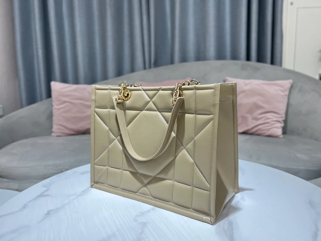 디올 에센셜 토트 백 베이지