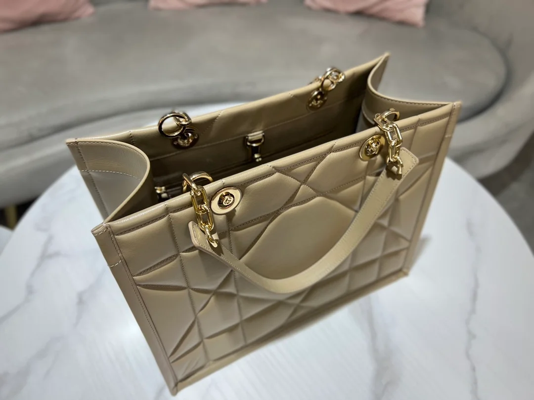 디올 에센셜 토트 백 베이지