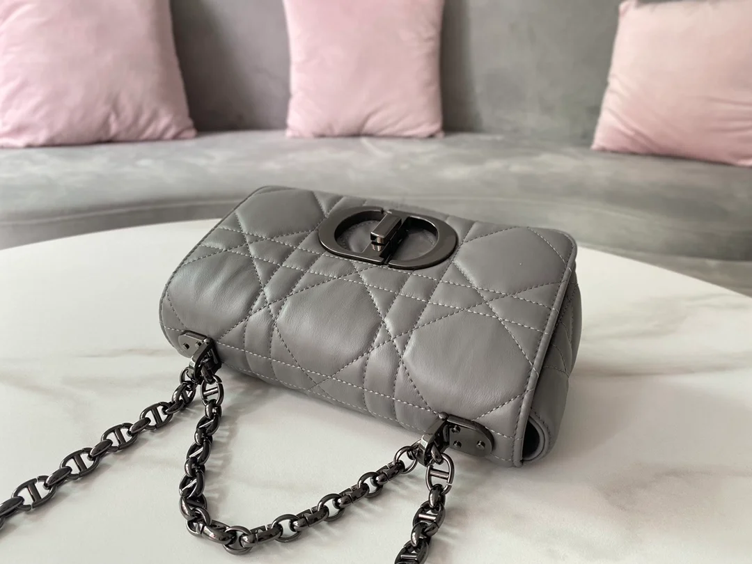 디올 카나로 라떼 퀼트 백 그레이