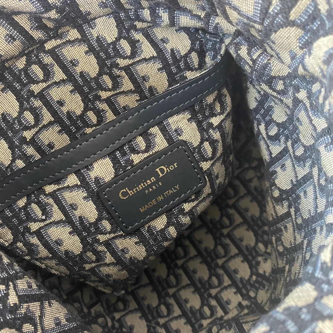 디올 워커 버킷 라탄 백