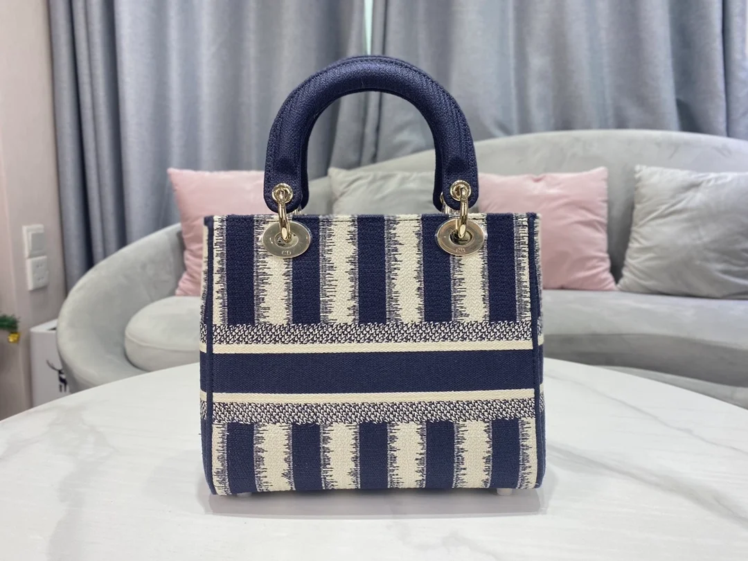 디올 D-Stripes 자수 핸드백 블루