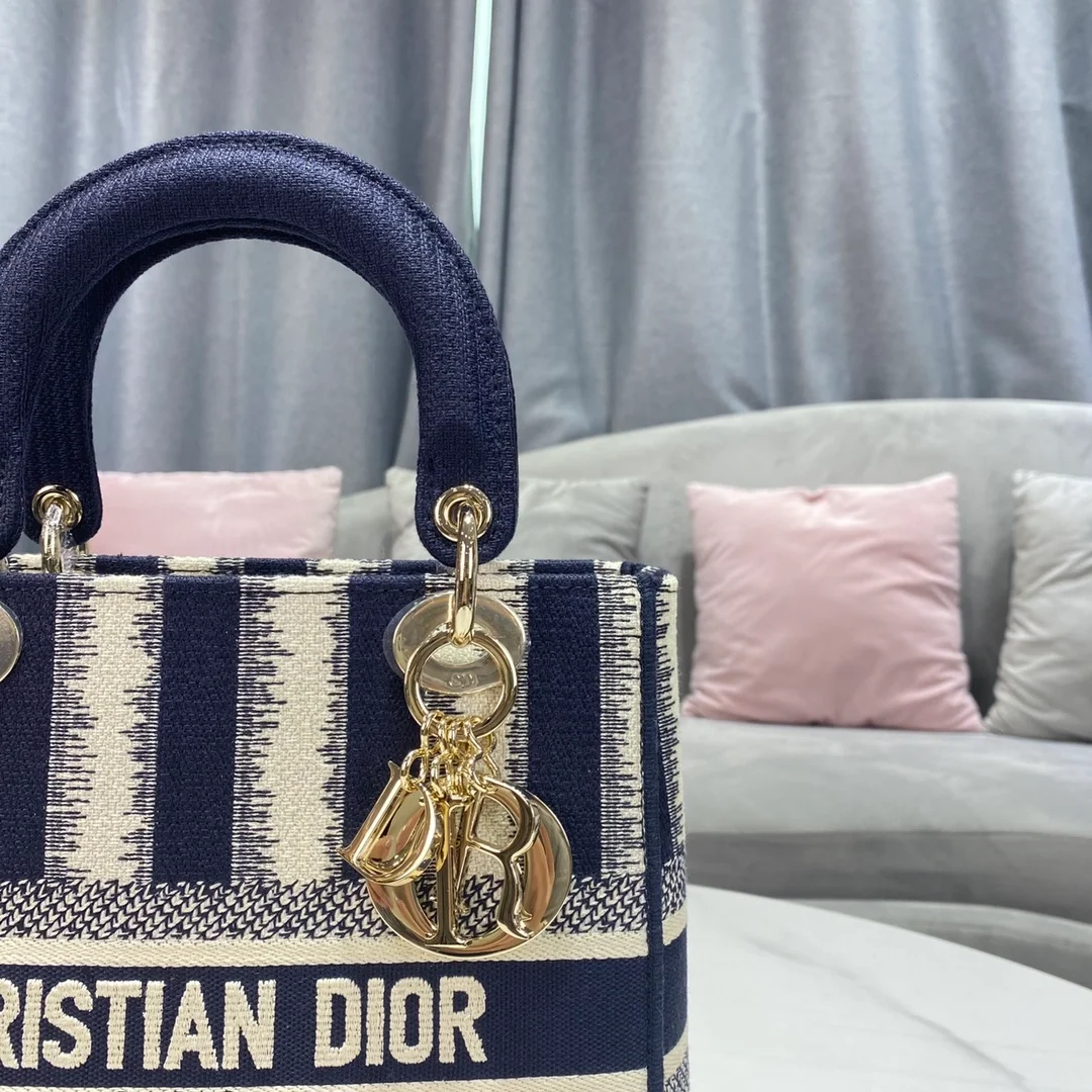 디올 D-Stripes 자수 핸드백 블루