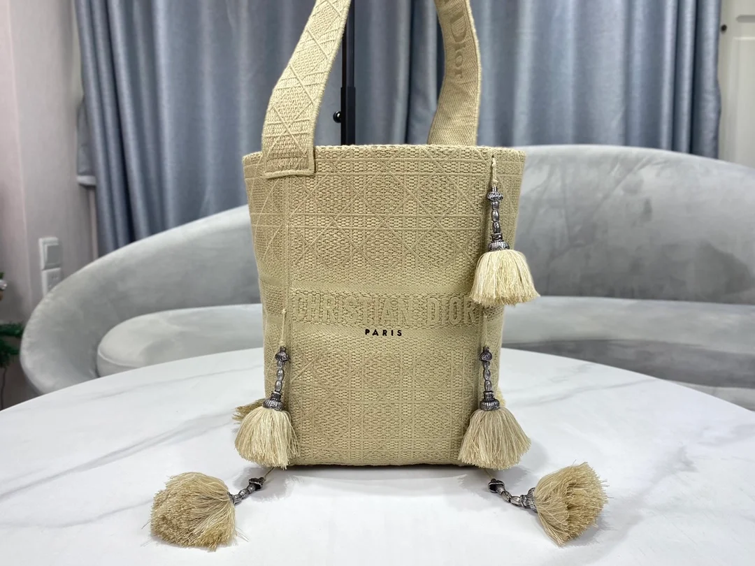 디올 까나쥬 모티브 D-BUBBLE 버킷 백