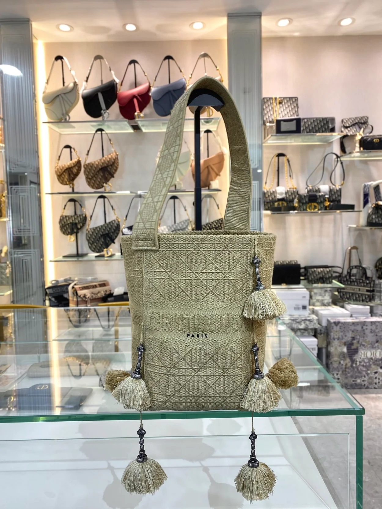 디올 까나쥬 모티브 D-BUBBLE 버킷 백