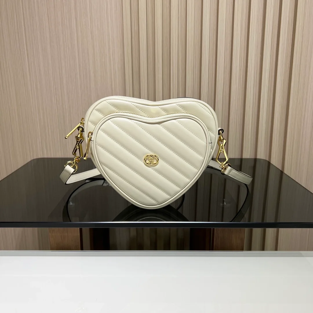 구찌 화이트 레더 인터로킹 G 미니하트 숄더백