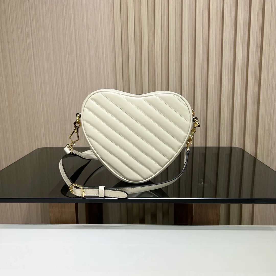 구찌 화이트 레더 인터로킹 G 미니하트 숄더백