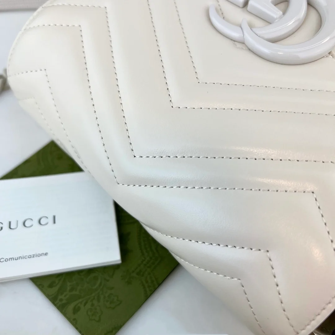 구찌 GG 마몽 화이트레더 마틀라세 숄더백