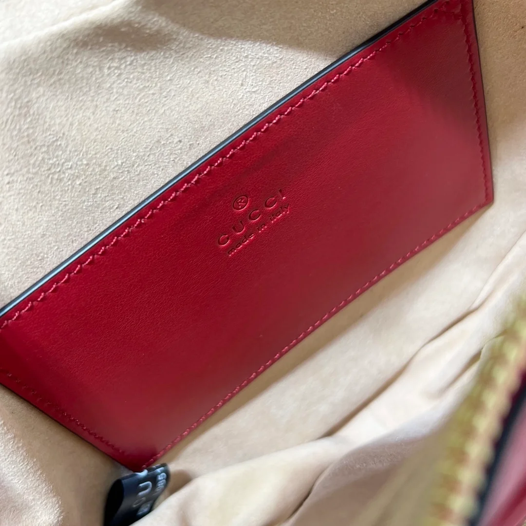 구찌 인터로킹 G 미니 하트 숄더백 레드