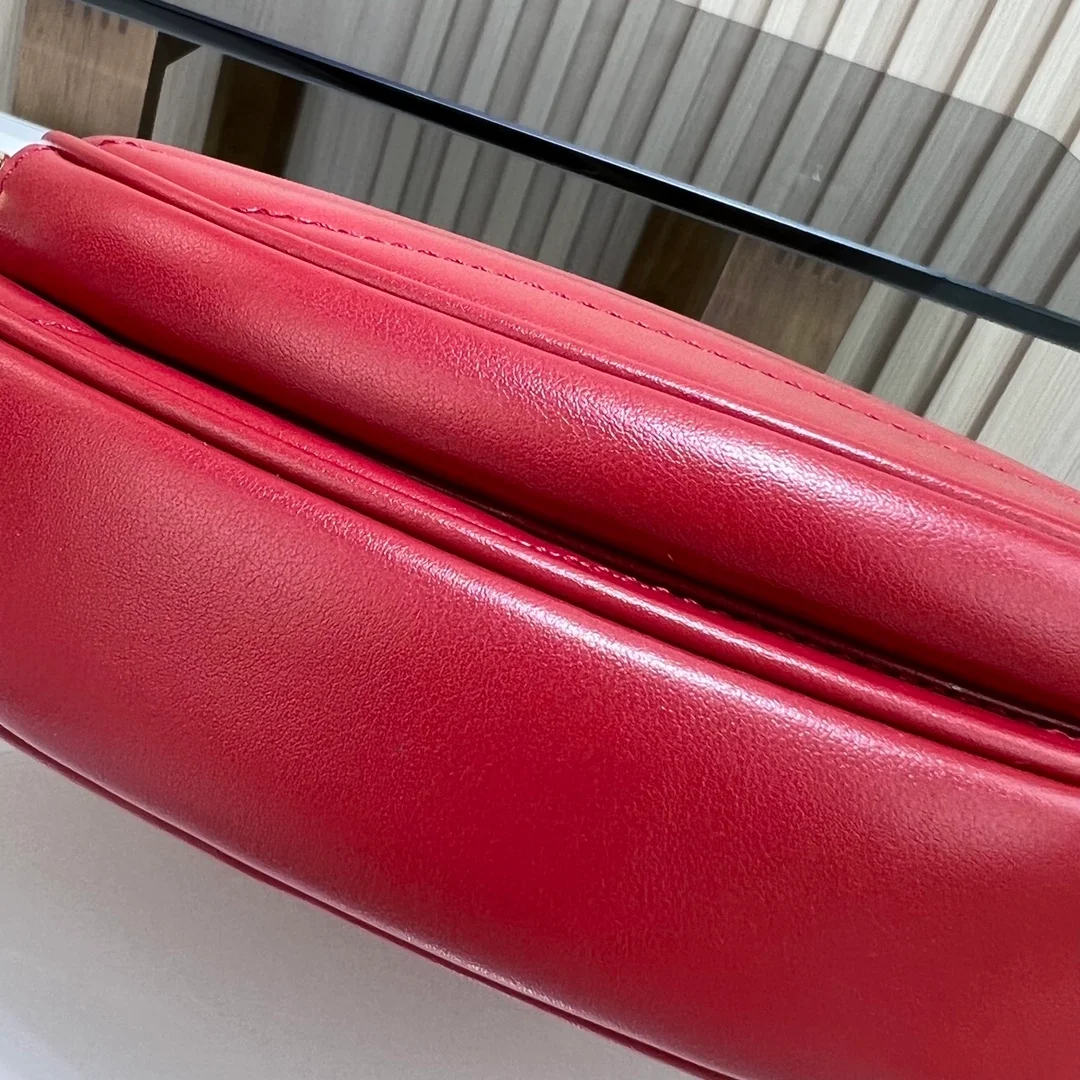 구찌 인터로킹 G 미니 하트 숄더백 레드