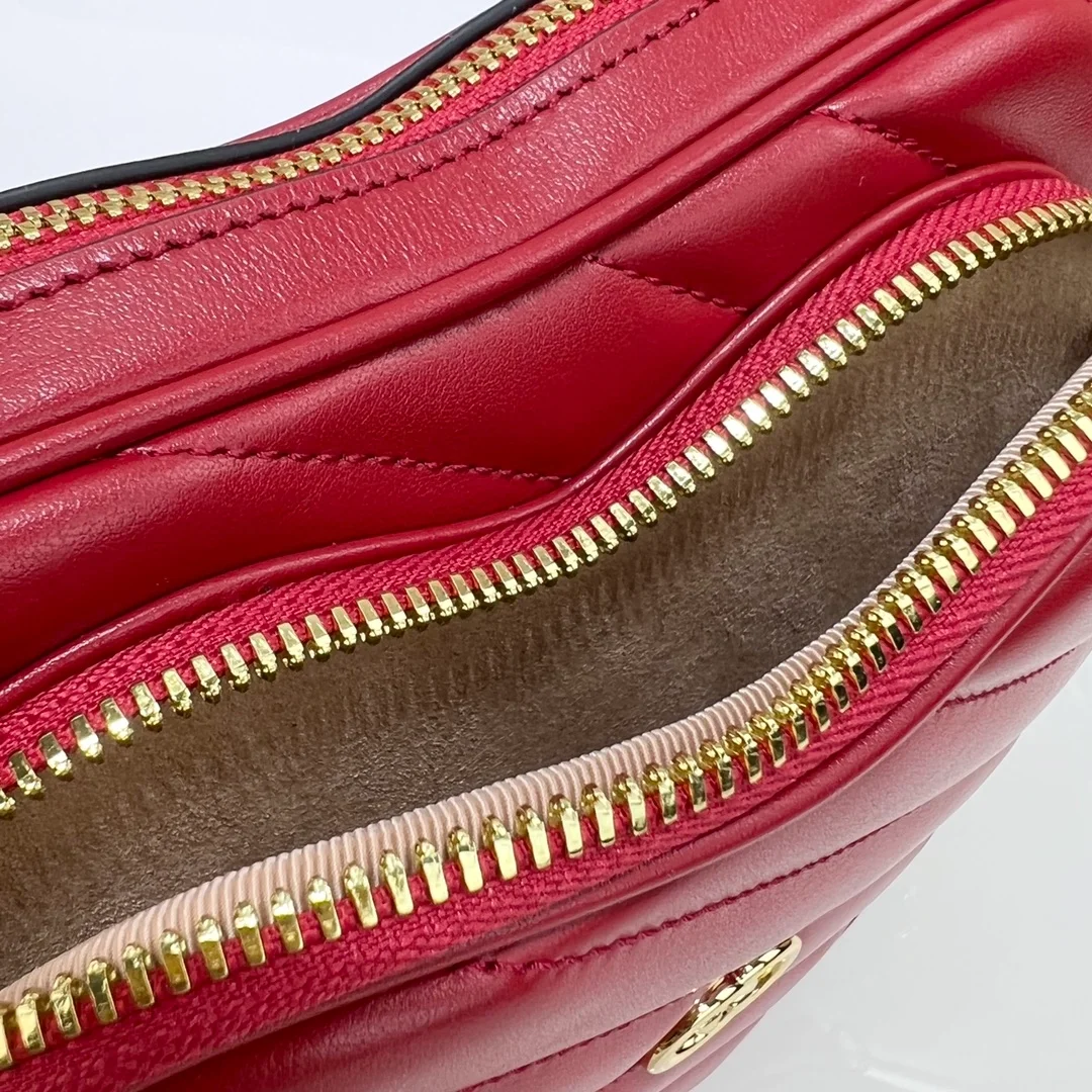 구찌 인터로킹 G 미니 하트 숄더백 레드