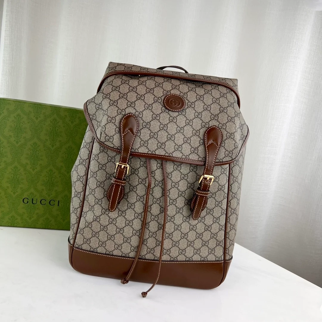 구찌 인터로킹 GG 미디움 백팩