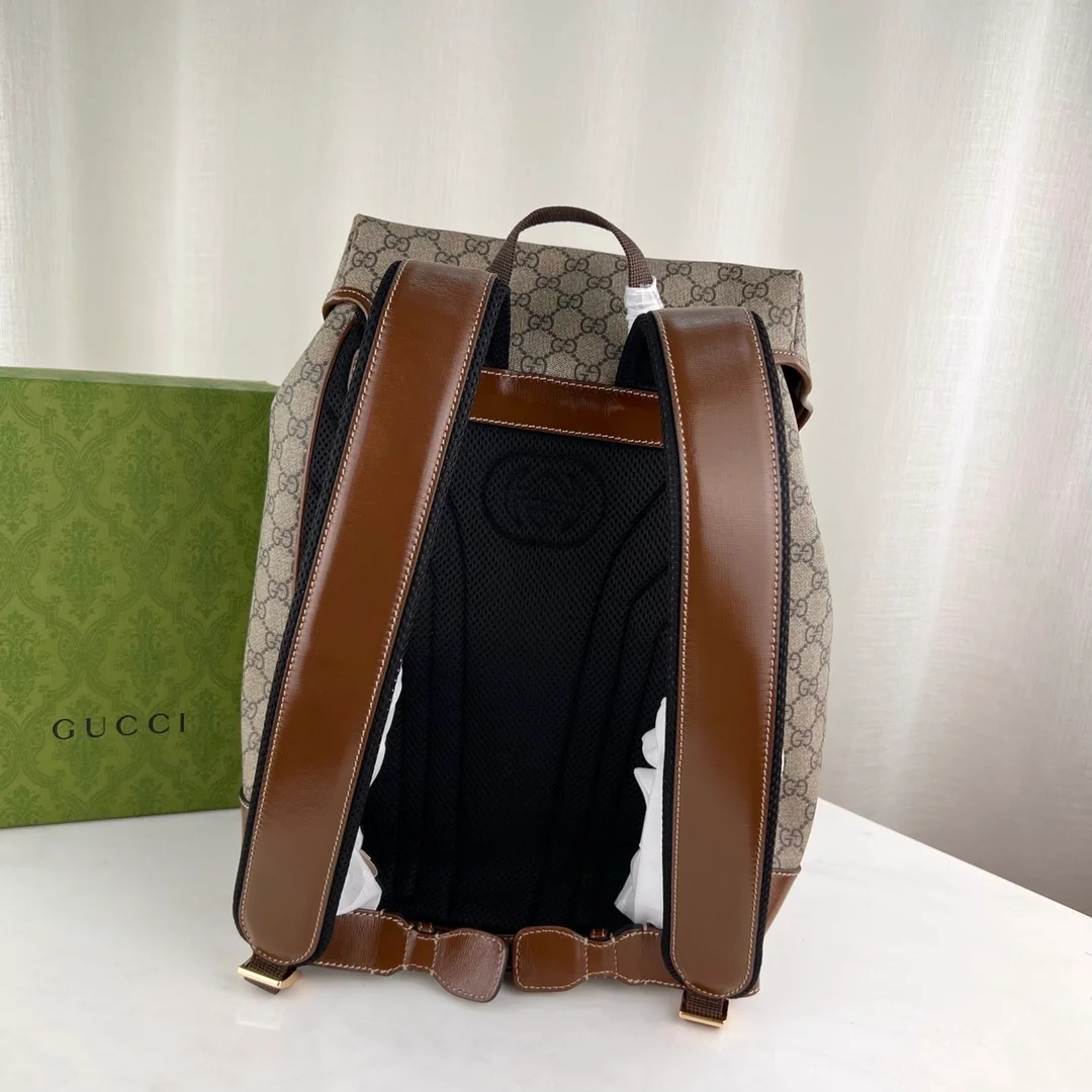 구찌 인터로킹 GG 미디움 백팩