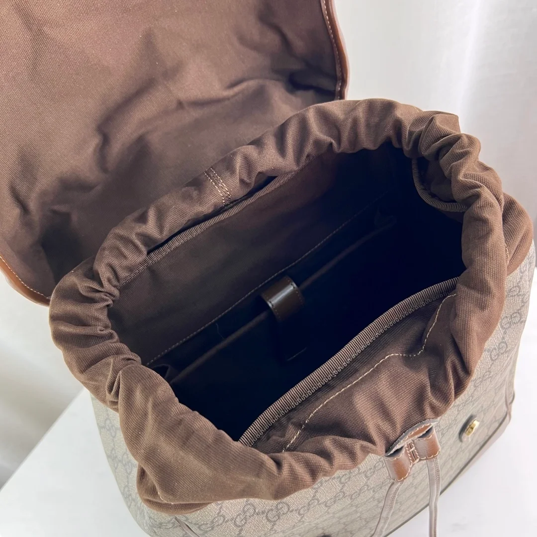 구찌 인터로킹 GG 미디움 백팩