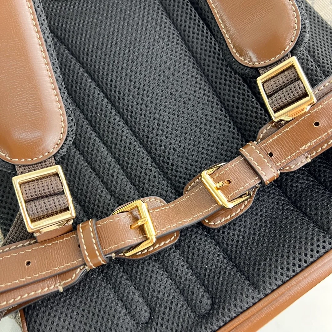 구찌 인터로킹 GG 미디움 백팩