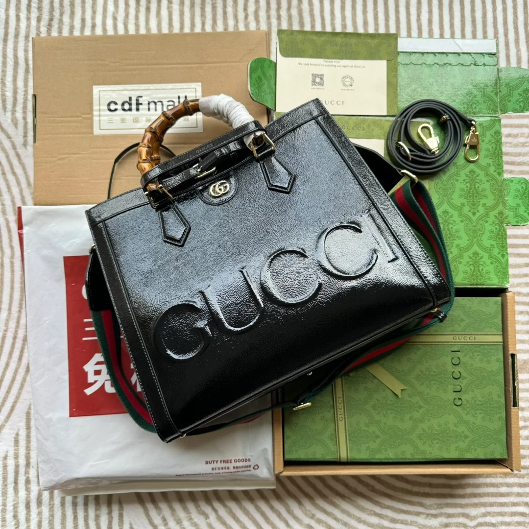 구찌 다이아나 미디엄 페이던트 레더 토트 백