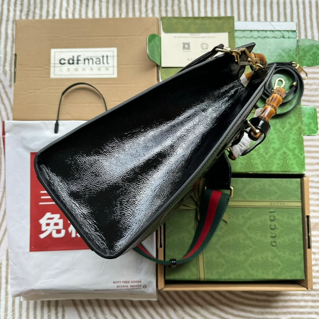 구찌 다이아나 미디엄 페이던트 레더 토트 백