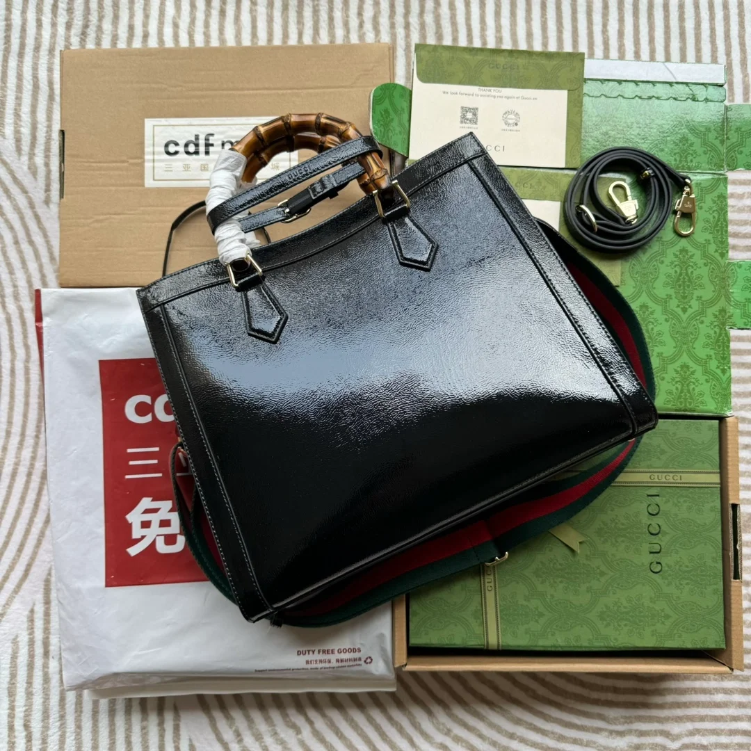 구찌 다이아나 미디엄 페이던트 레더 토트 백