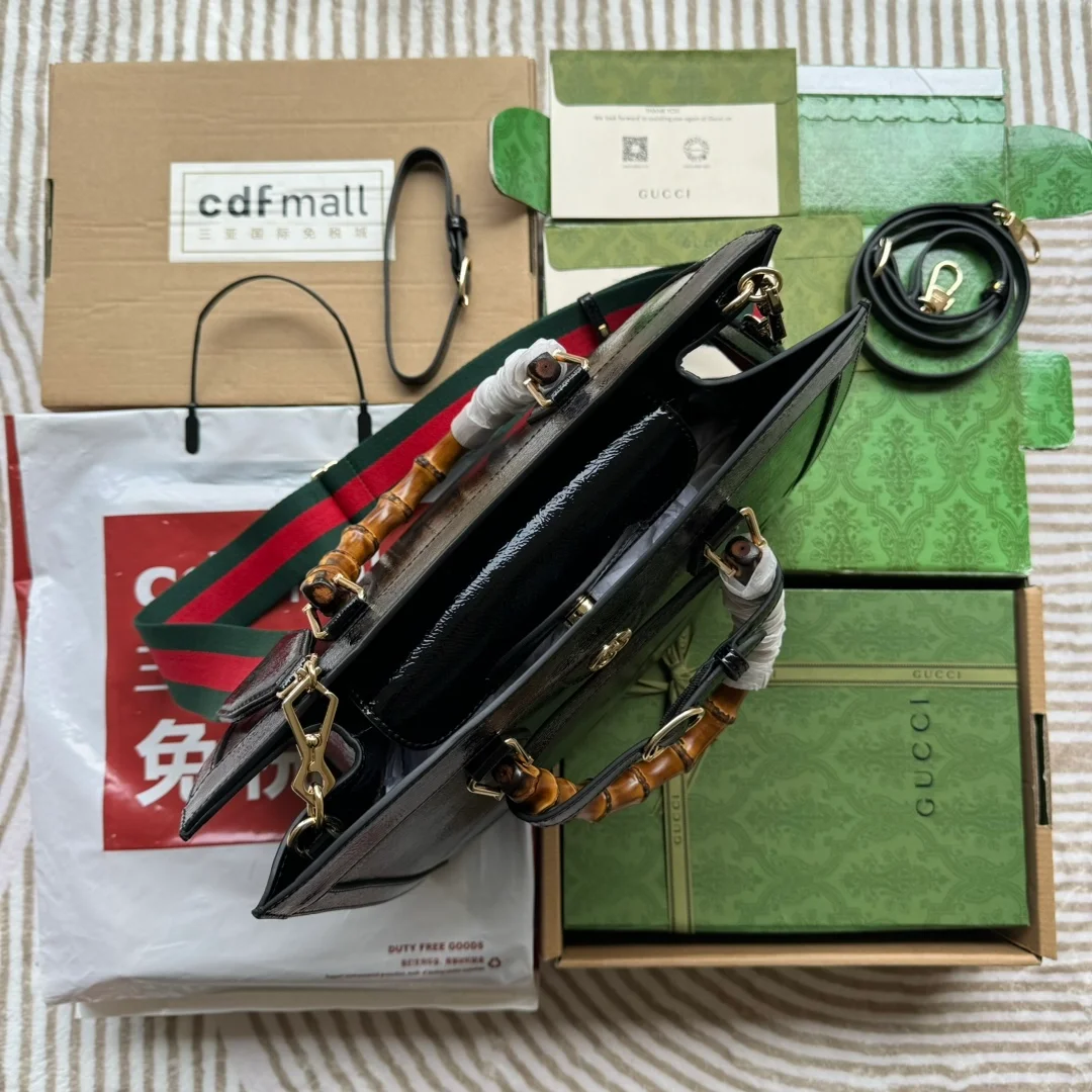 구찌 다이아나 미디엄 페이던트 레더 토트 백