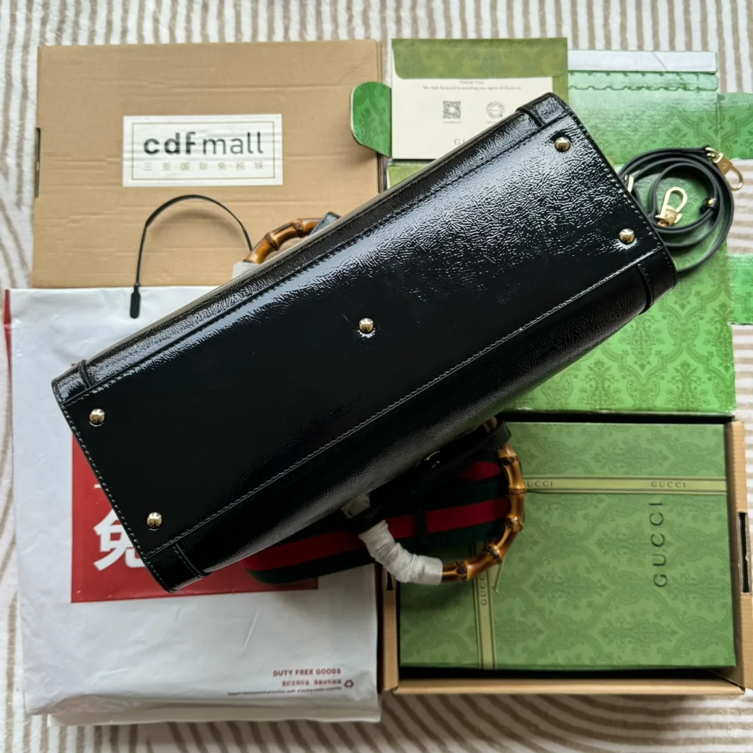 구찌 다이아나 미디엄 페이던트 레더 토트 백