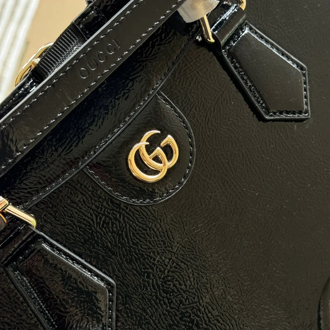 구찌 다이아나 미디엄 페이던트 레더 토트 백