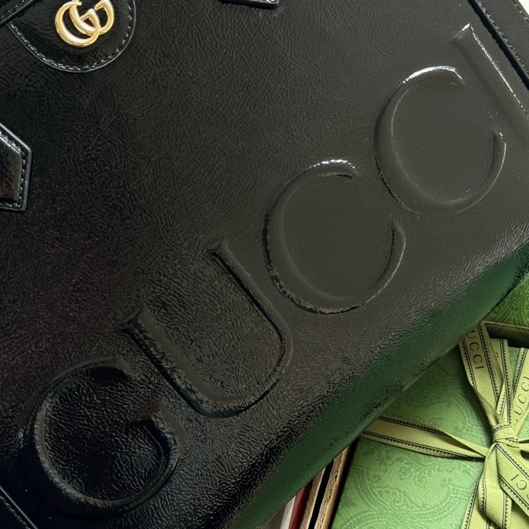 구찌 다이아나 미디엄 페이던트 레더 토트 백