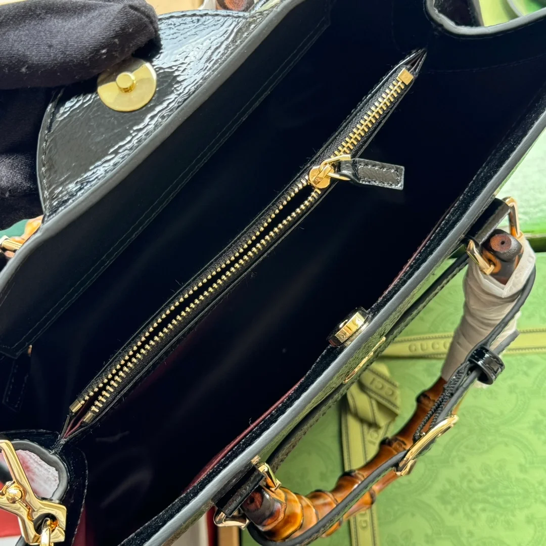 구찌 다이아나 미디엄 페이던트 레더 토트 백