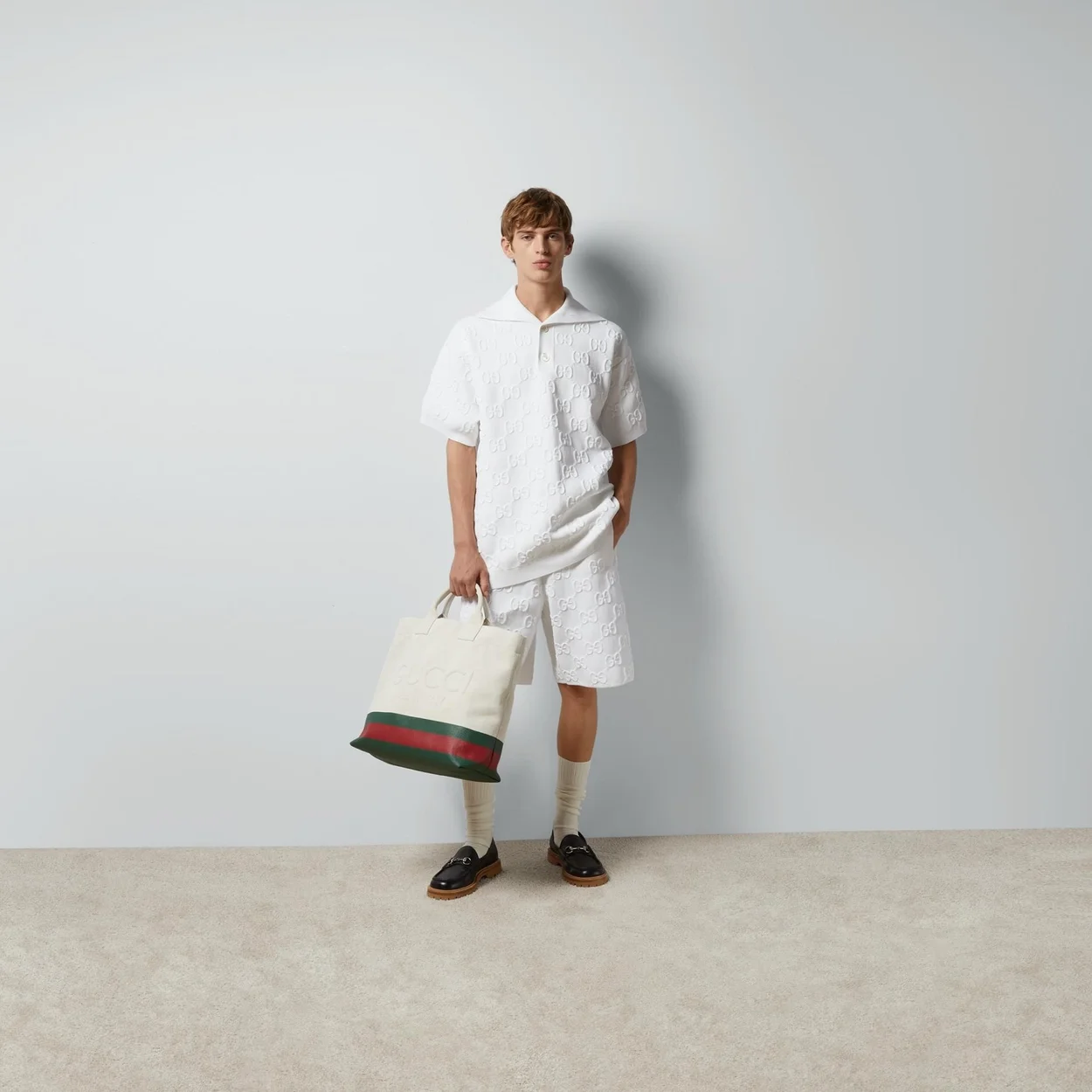 구찌 엠보스 디테일 캔버스 토트백