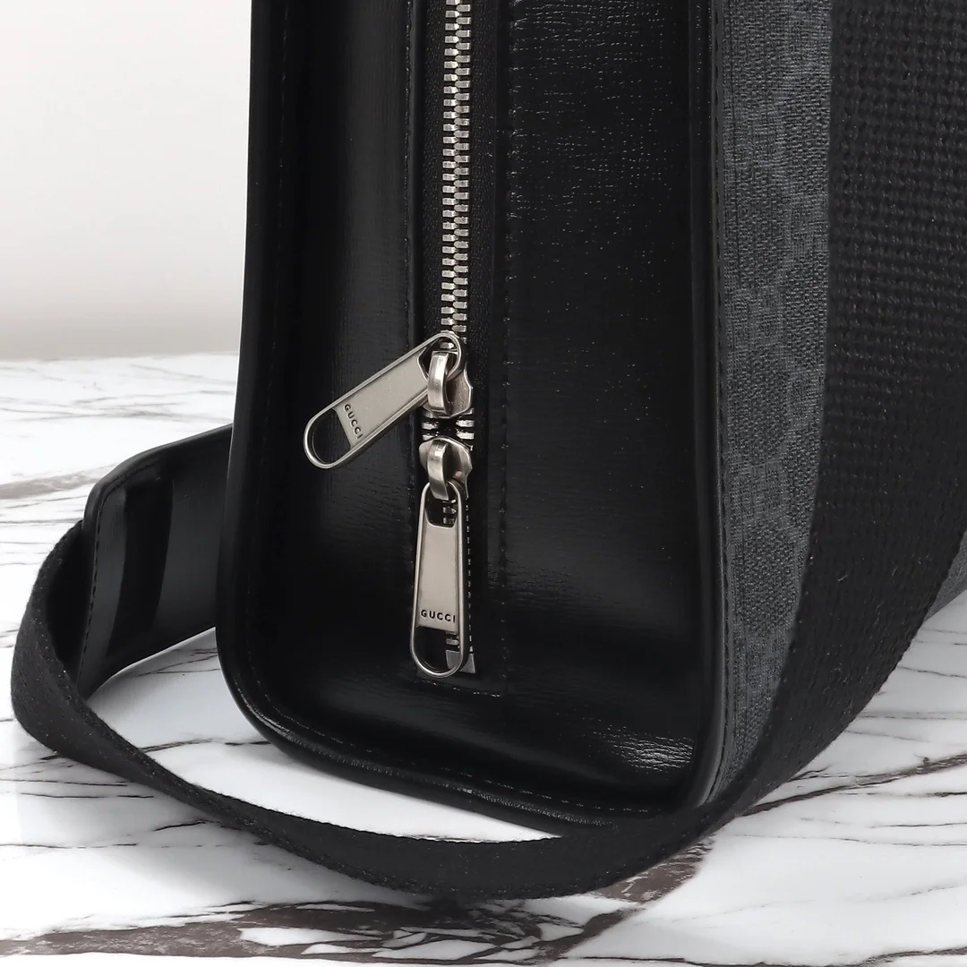 구찌 인터로킹 GG 브리프케이스