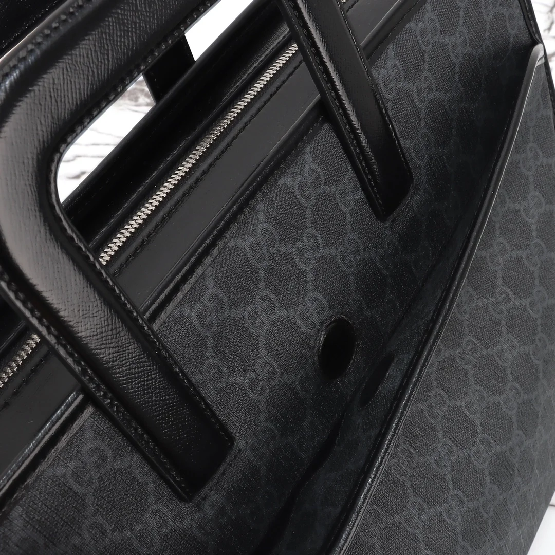 구찌 인터로킹 GG 브리프케이스