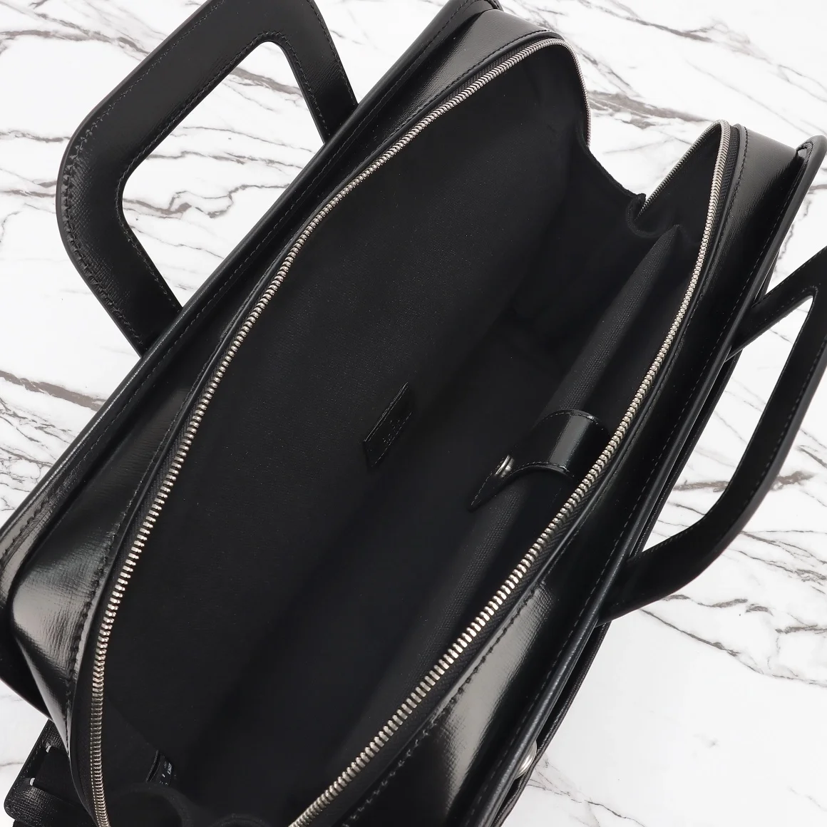 구찌 인터로킹 GG 브리프케이스