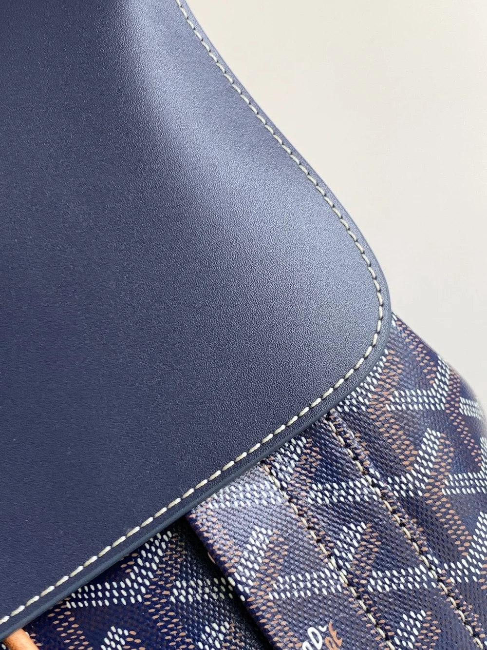 고야드 알파인 MM 백팩 네이비