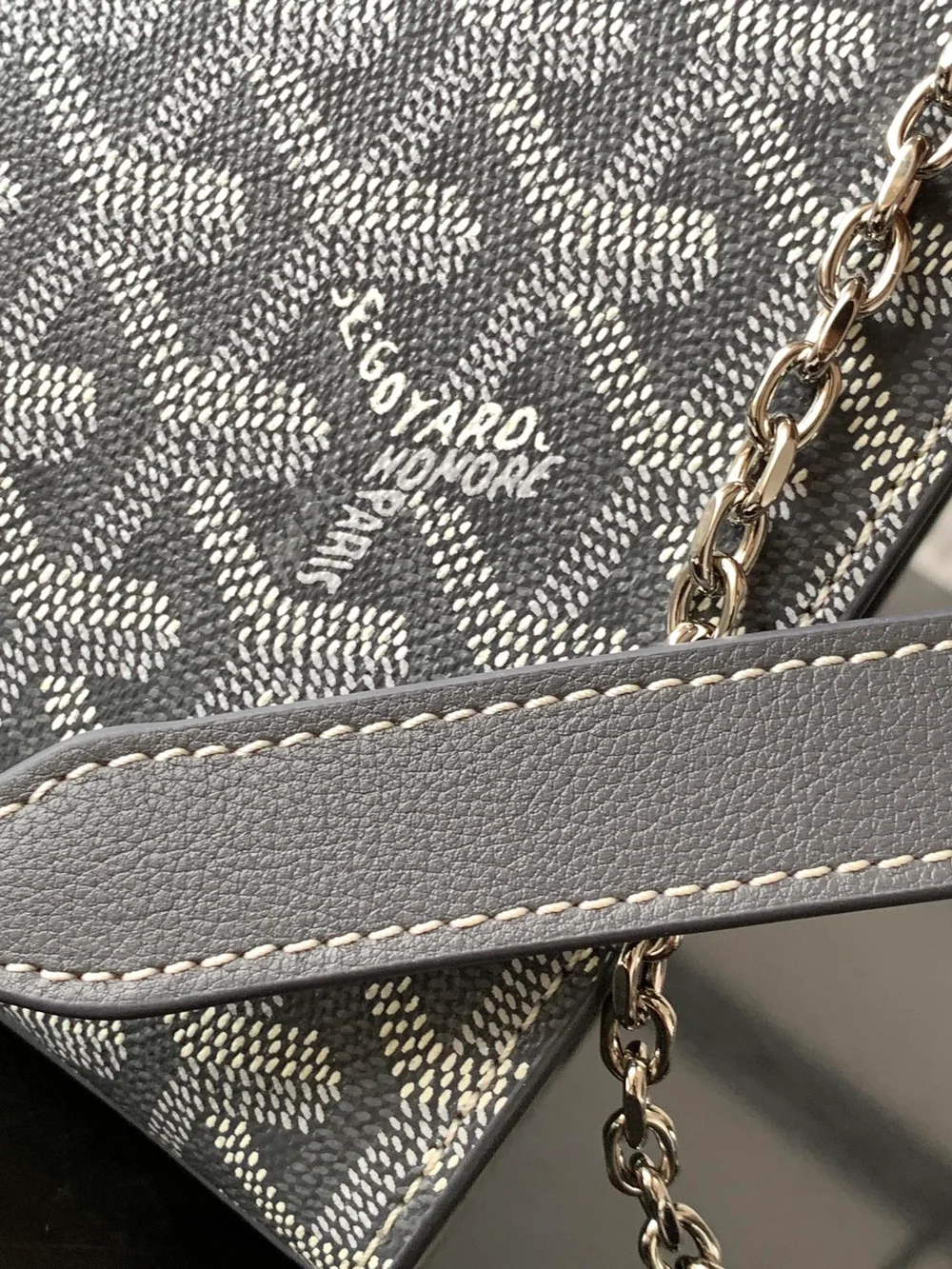 고야드 스트럭쳐 루엣뜨백 PM 그레이