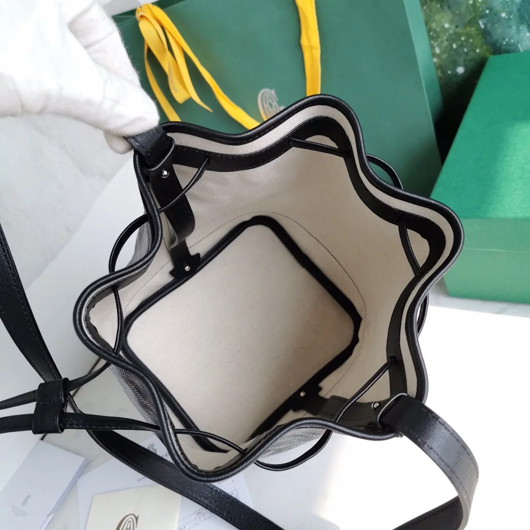 고야드 쁘띠 플로 버킷백 블랙