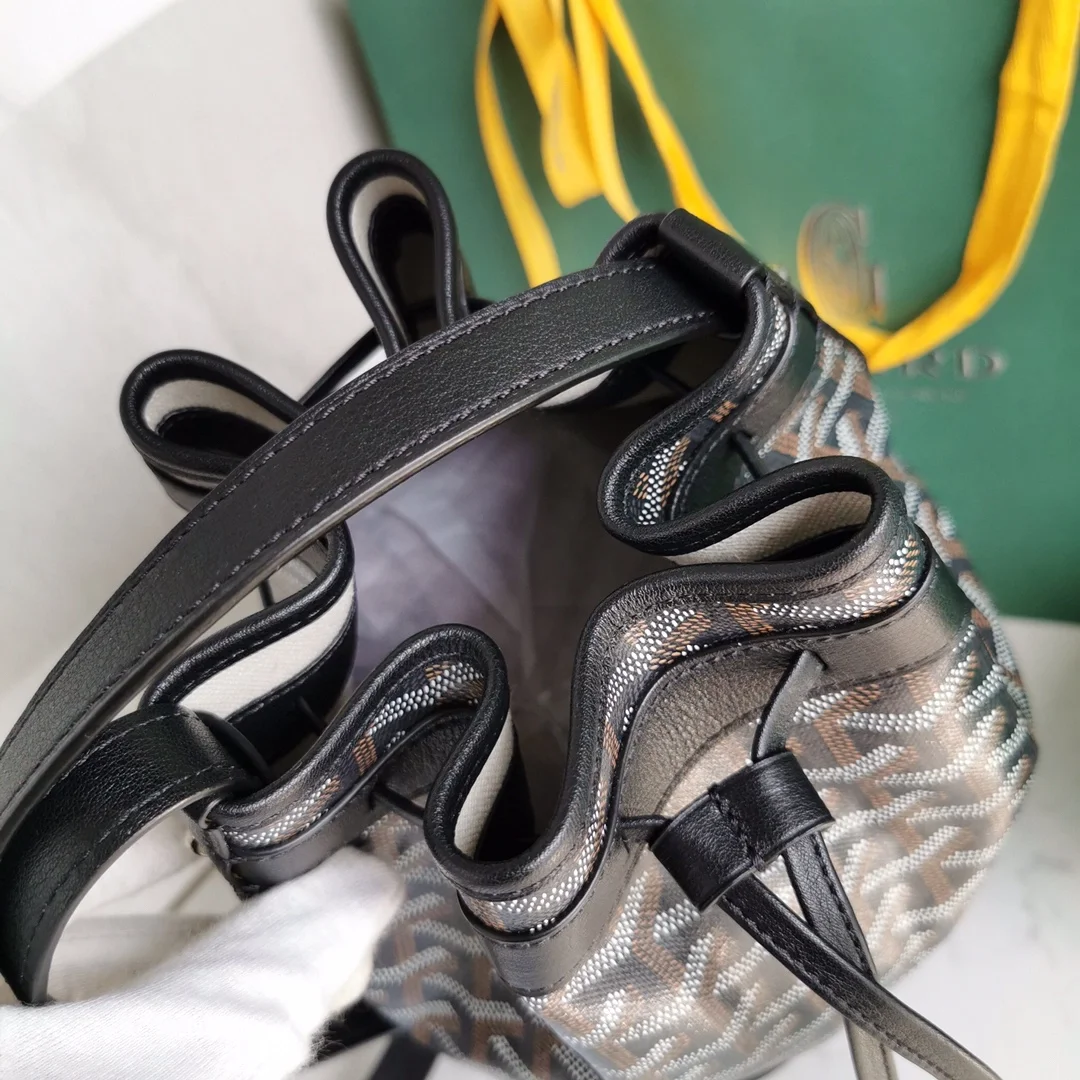 고야드 쁘띠 플로 버킷백 블랙