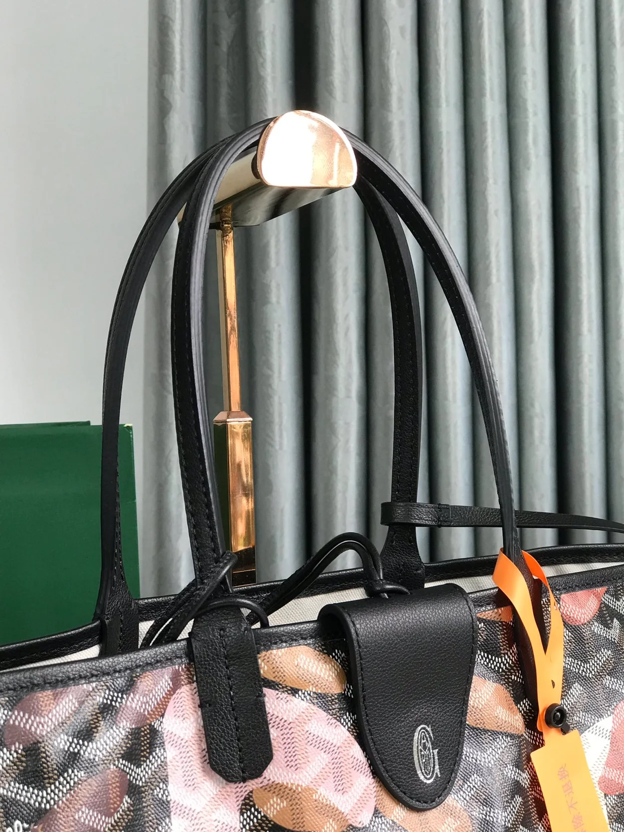 고야드 생루이 PM 레트르 카모플라쥬 백 블랙 앤 핑크