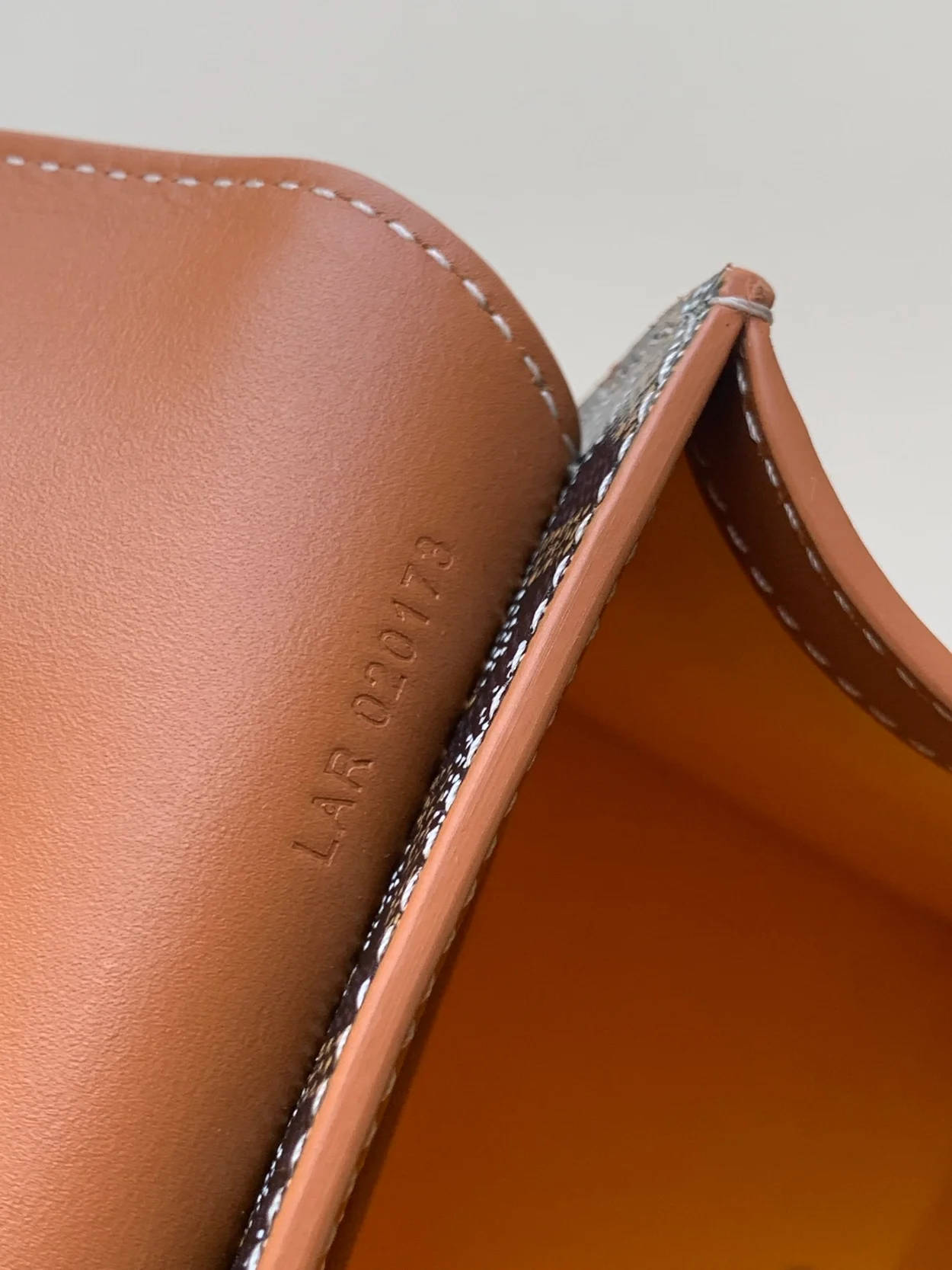 고야드 스트럭쳐 사이공 미니백 탄