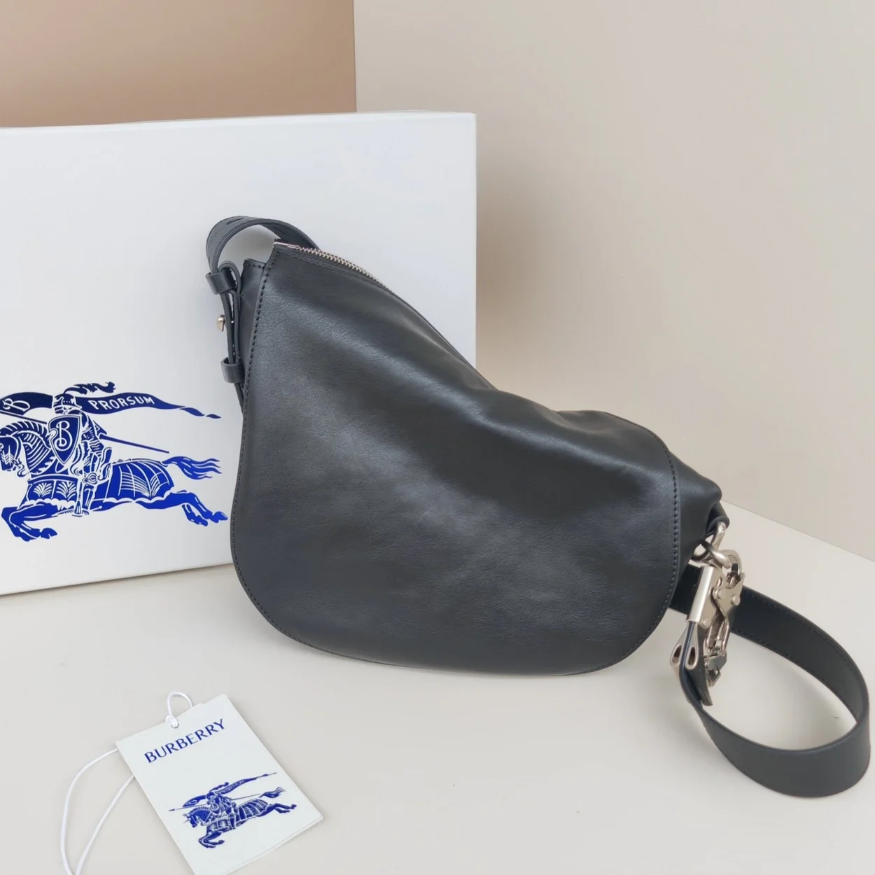 버버리 스몰 나이트백 실버블랙