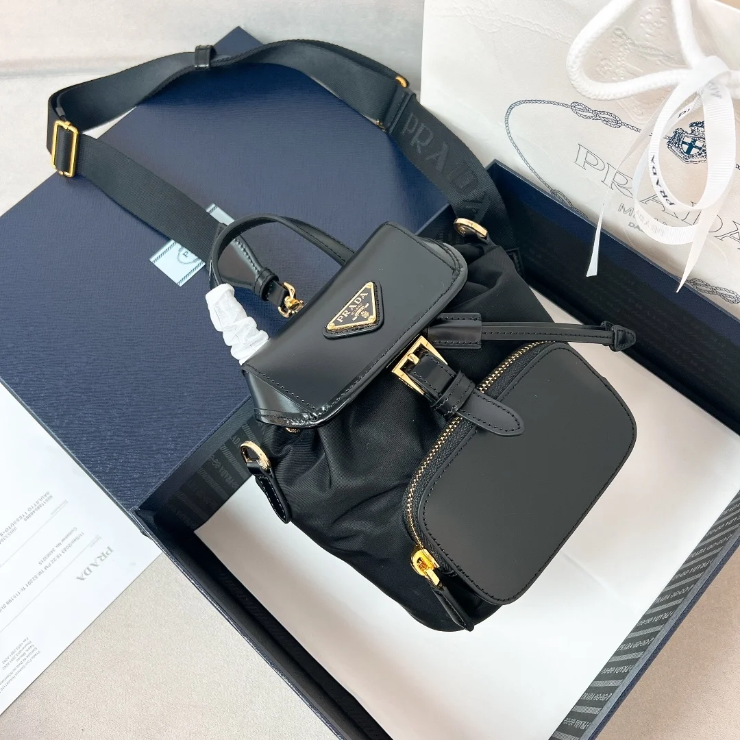 프라다 리나일론 브러쉬드 스몰 레더 백팩