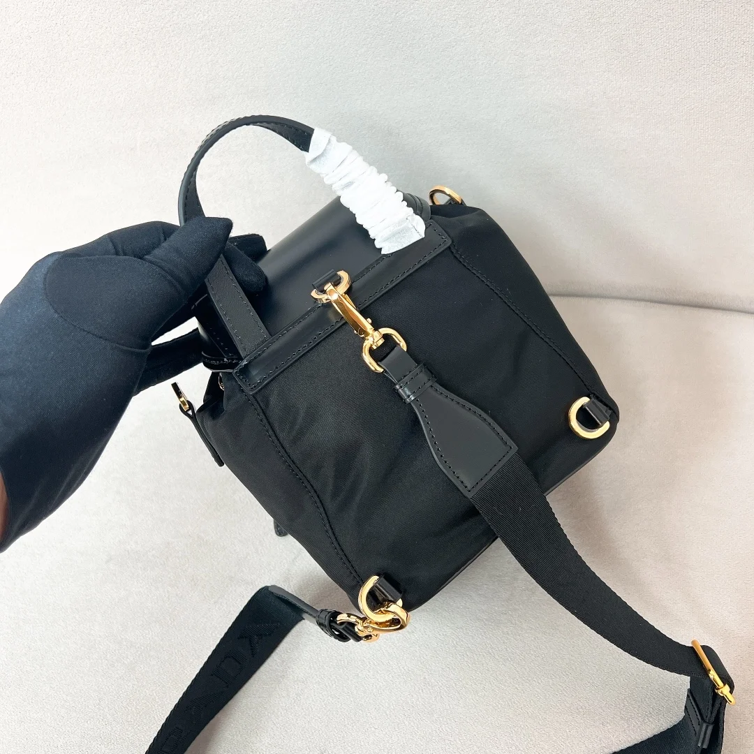 프라다 리나일론 브러쉬드 스몰 레더 백팩