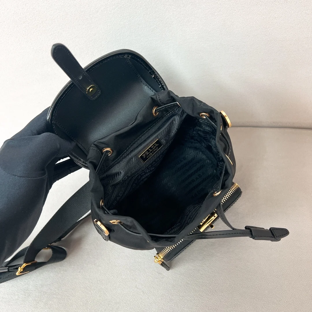 프라다 리나일론 브러쉬드 스몰 레더 백팩